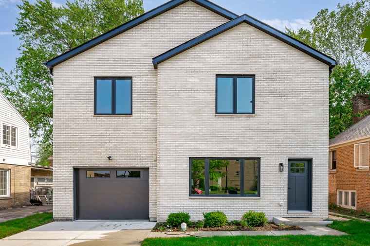 Photo of 3811 W Pratt Ave Lincolnwood, IL 60712