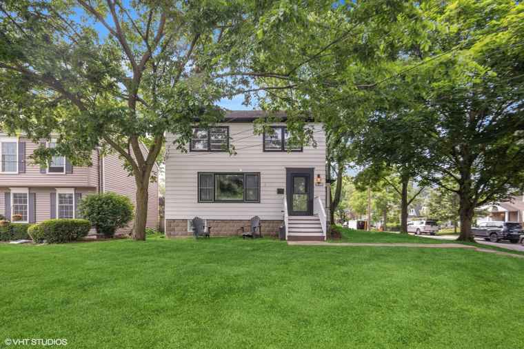 Photo of 861 Hill Ave Glen Ellyn, IL 60137