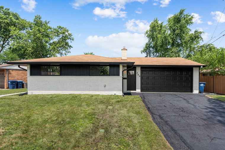 Photo of 300 Lance Dr Des Plaines, IL 60016