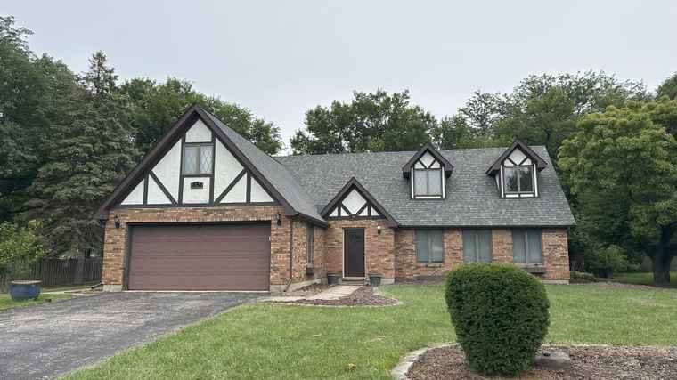 Photo of 40 Ashlawn Ave Oswego, IL 60543