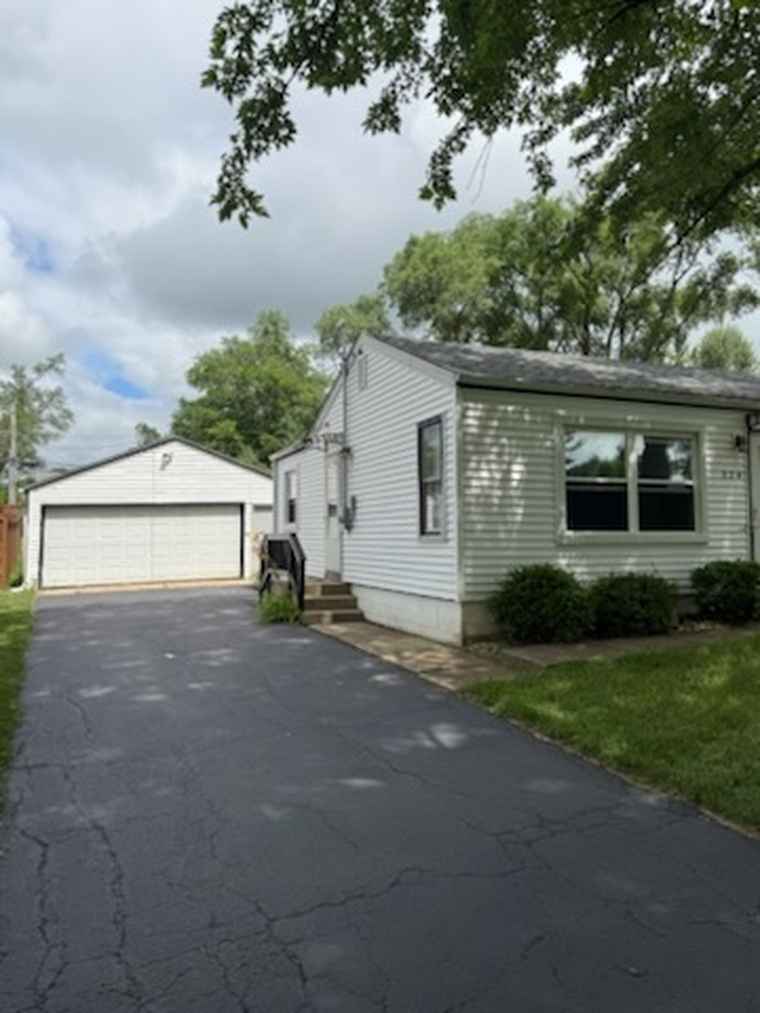 Photo of 324 Elmwood Ln Antioch, IL 60002