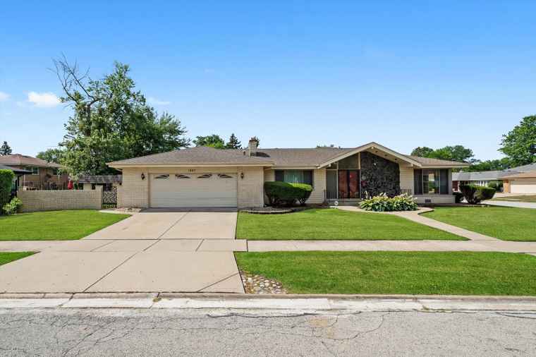 Photo of 1007 E 169th St South Holland, IL 60473