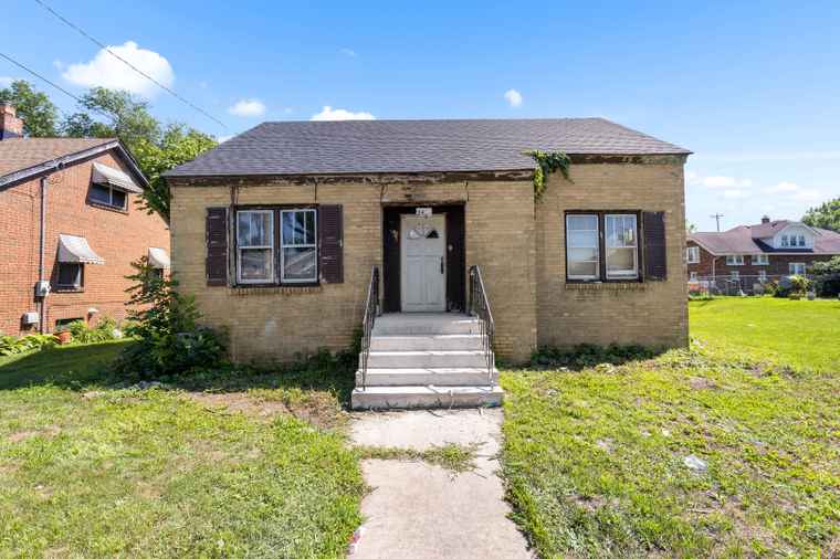 Photo of 2408 Elm St Rockford, IL 61102