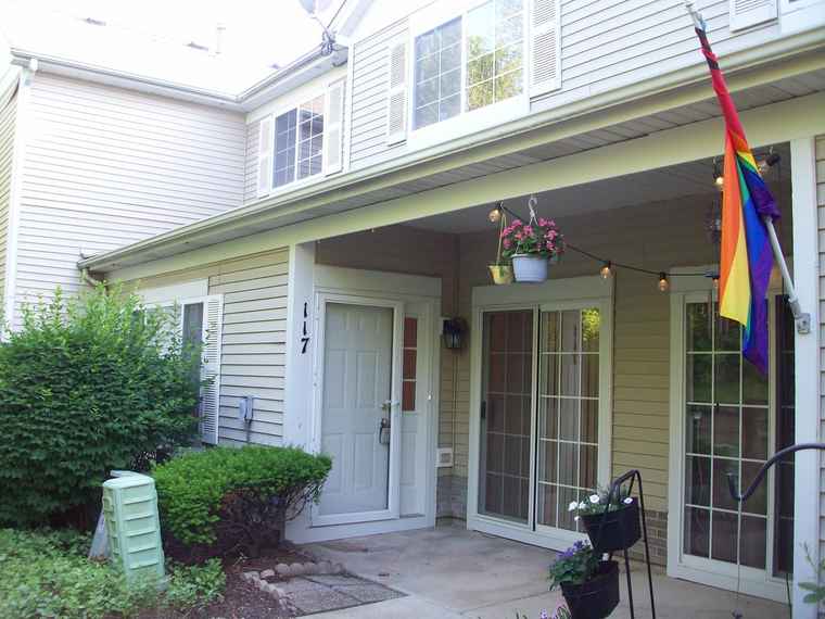 Photo of 117 Braxton Ln Aurora, IL 60504