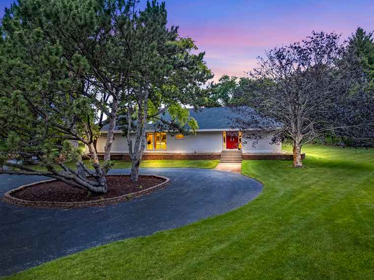 Photo of 2824 Avenue Loire Oak Brook, IL 60523