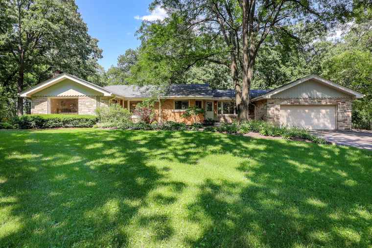 Photo of 12525 S Pawnee Rd Palos Park, IL 60464