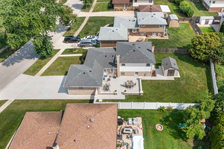 Photo of 865 Love St Elk Grove Village, IL 60007