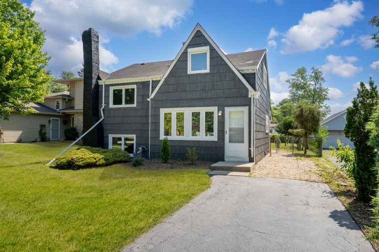 Photo of 4025 Williams St Downers Grove, IL 60515