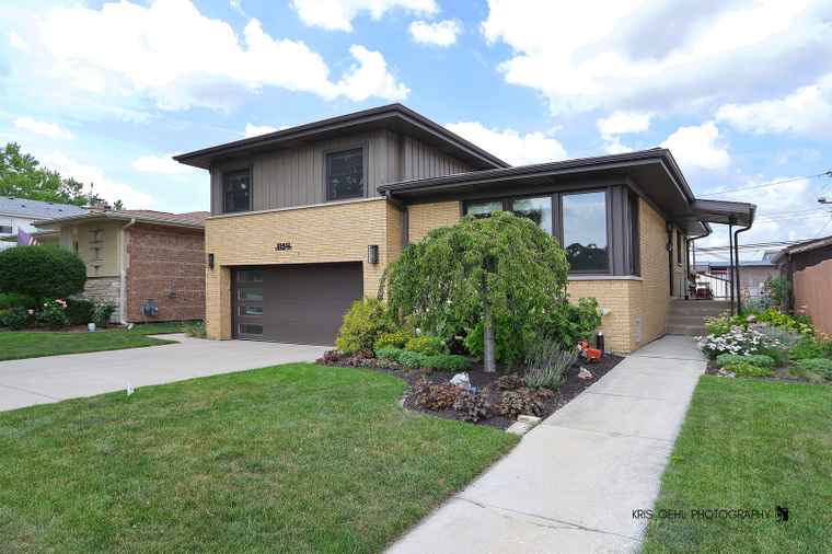 Photo of 10432 Laramie Ave Oak Lawn, IL 60453