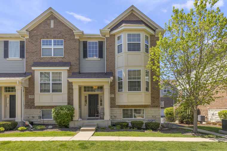 Photo of 2823 Henley Ln Naperville, IL 60540