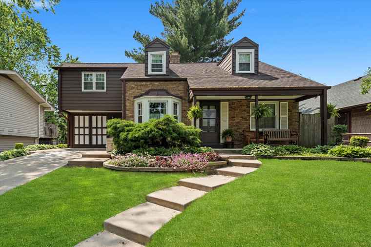 Photo of 4216 Elm St Downers Grove, IL 60515