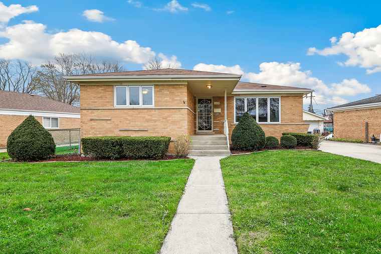 Photo of 11529 S Kolin Ave Alsip, IL 60803