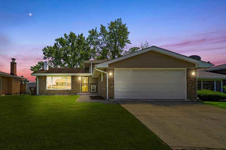 Photo of 4113 176th Pl Country Club Hills, IL 60478