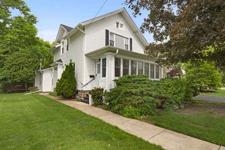 Photo of 148 N Charlotte St Lombard, IL 60148