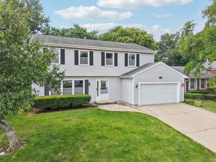 Photo of 78 N Walnut Ln Schaumburg, IL 60194