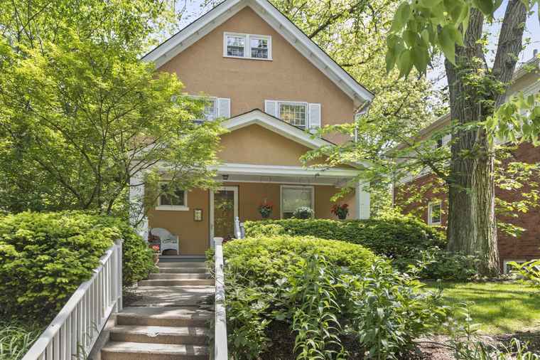 Photo of 2353 Ridge Ave Evanston, IL 60201