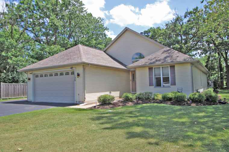 Photo of 135 Miller Rd Lake Zurich, IL 60047