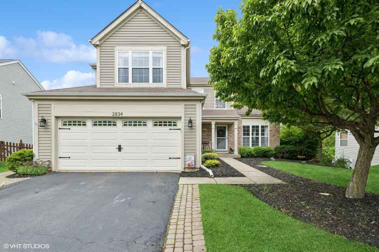 Photo of 2834 Forestview Dr Carpentersville, IL 60110