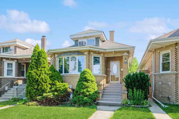 Photo of 7848 W Sunset Dr Elmwood Park, IL 60707