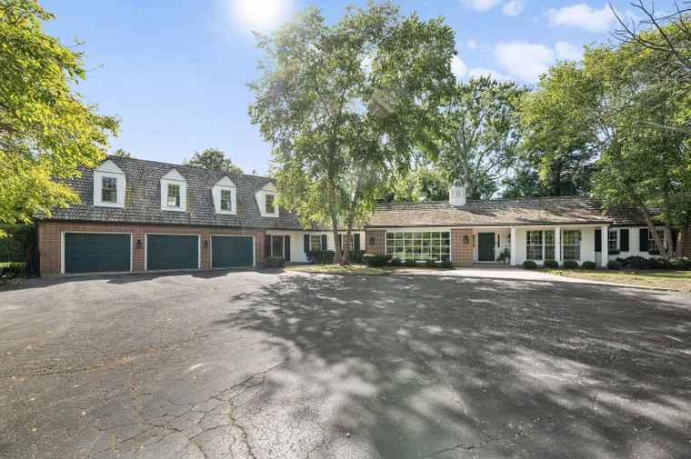 Photo of 250 S Sheridan Rd S Lake Forest, IL 60045