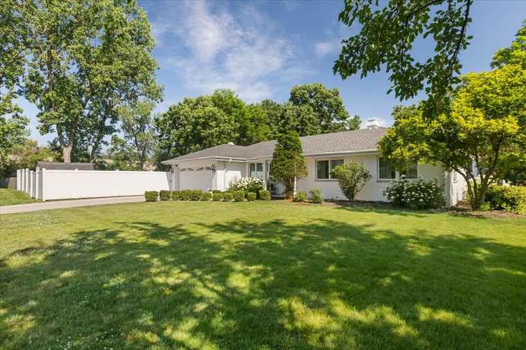 Photo of 5625 Ridgewood Dr Western Springs, IL 60558