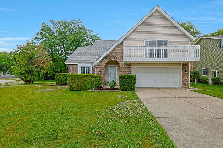 Photo of 1087 Amberwood Dr Crystal Lake, IL 60014