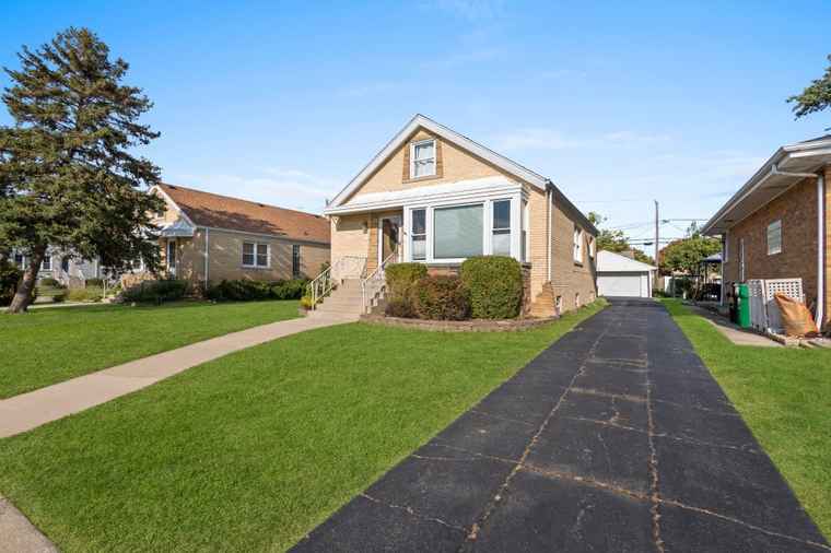 Photo of 1907 Suffolk Ave Westchester, IL 60154