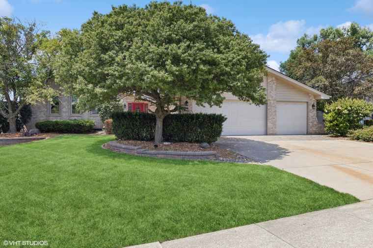Photo of 17730 Brook Hill Dr Orland Park, IL 60467