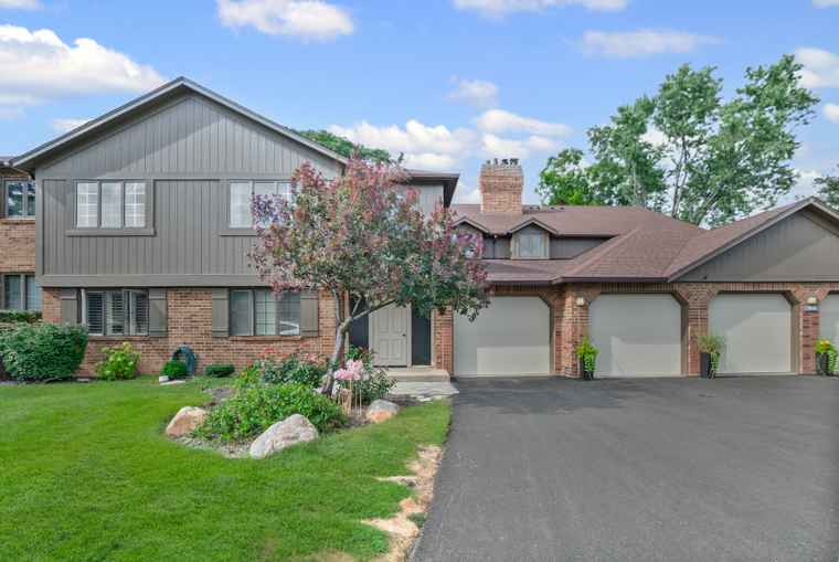 Photo of 7930 W Lakeview Ct Unit 2A Palos Heights, IL 60463