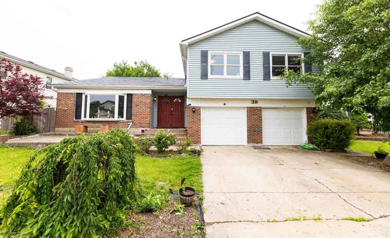 Photo of 39 Mill Pond Dr Glendale Heights, IL 60139