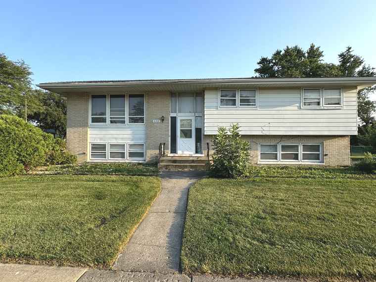 Photo of 10300 S Kathy Ct Palos Hills, IL 60465