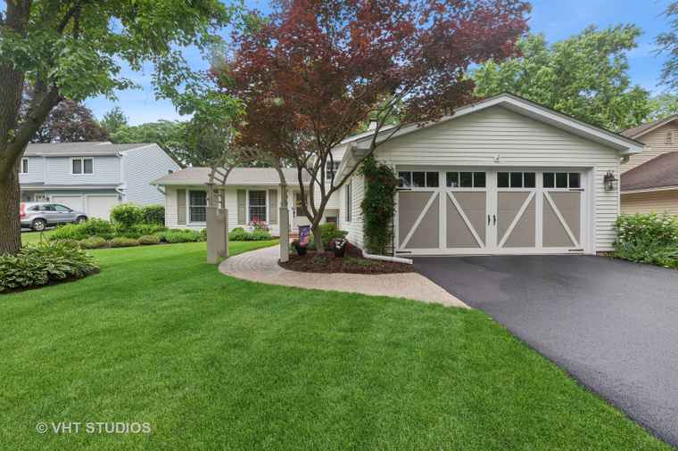 Photo of 77 Flicker Ct Naperville, IL 60565
