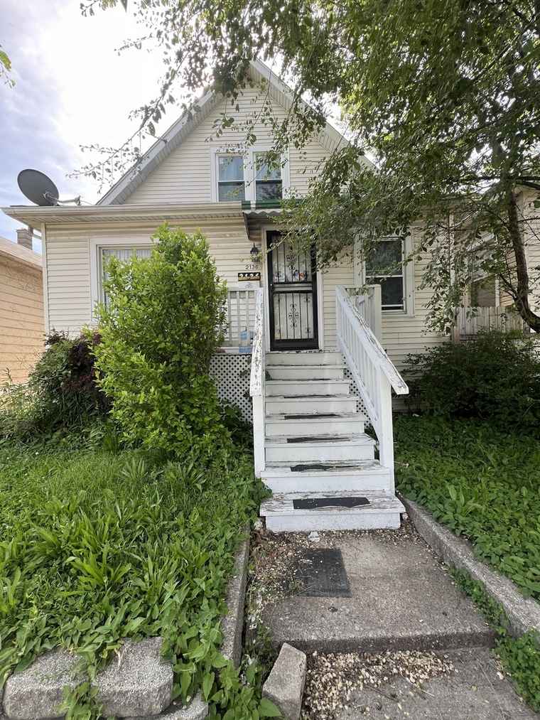 Photo of 2136 N Narragansett Ave Chicago, IL 60639