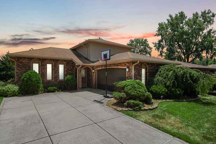 Photo of 18443 Maple St Lansing, IL 60438