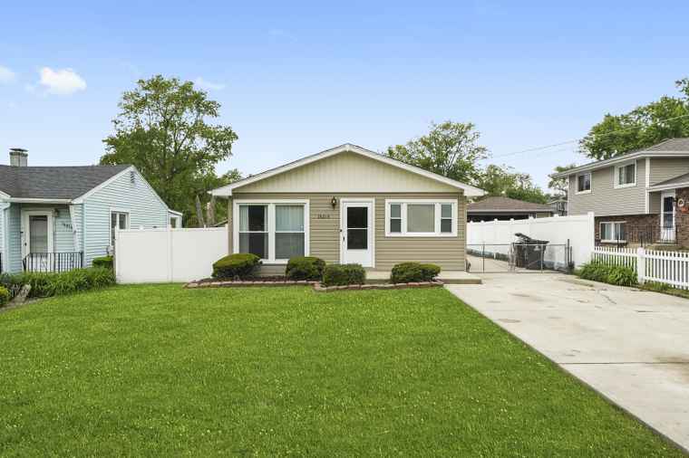 Photo of 16014 Laramie Ave Oak Forest, IL 60452