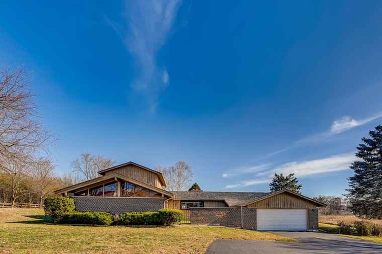 Photo of 250 Crozier Dr Grayslake, IL 60030