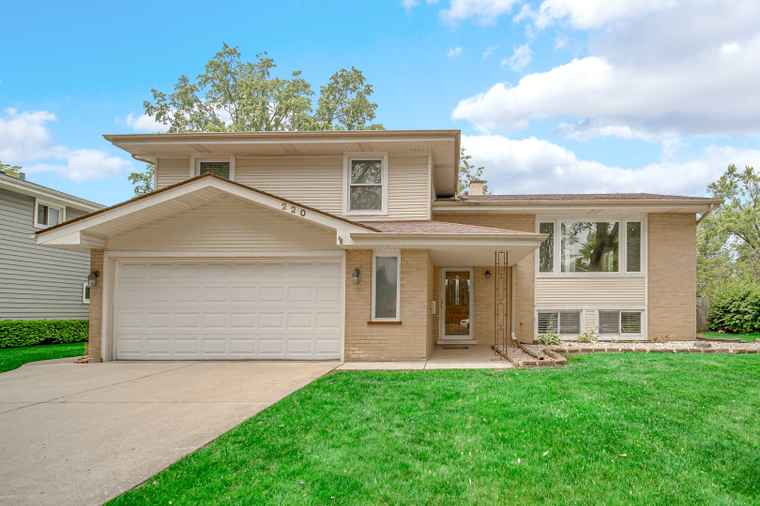 Photo of 220 N Yates Ln Mount Prospect, IL 60056