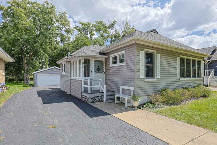 Photo of 37 N Addison Rd Villa Park, IL 60181