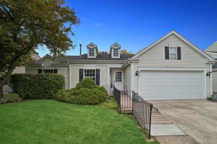 Photo of 52 Mckinley Ln Streamwood, IL 60107