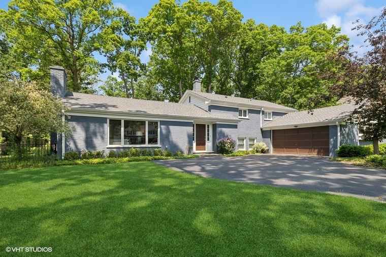 Photo of 674 Timber Ln Lake Forest, IL 60045