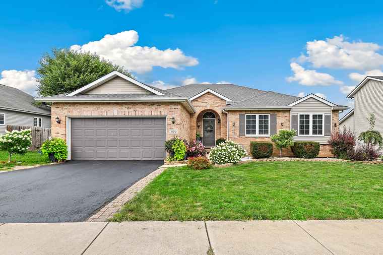 Photo of 979 Patricia Ln Crete, IL 60417
