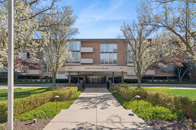 Photo of 1301 N Western Ave #320 Lake Forest, IL 60045