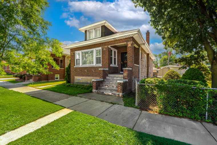 Photo of 1242 Highland Ave Berwyn, IL 60402