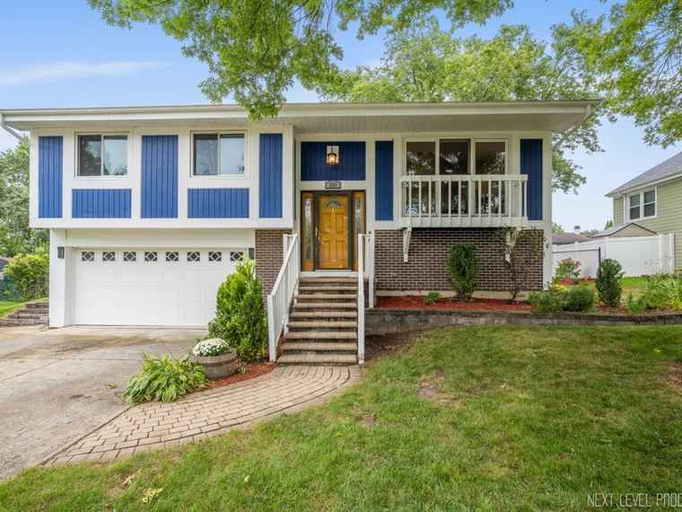 Photo of 259 Cunningham Ln Bloomingdale, IL 60108
