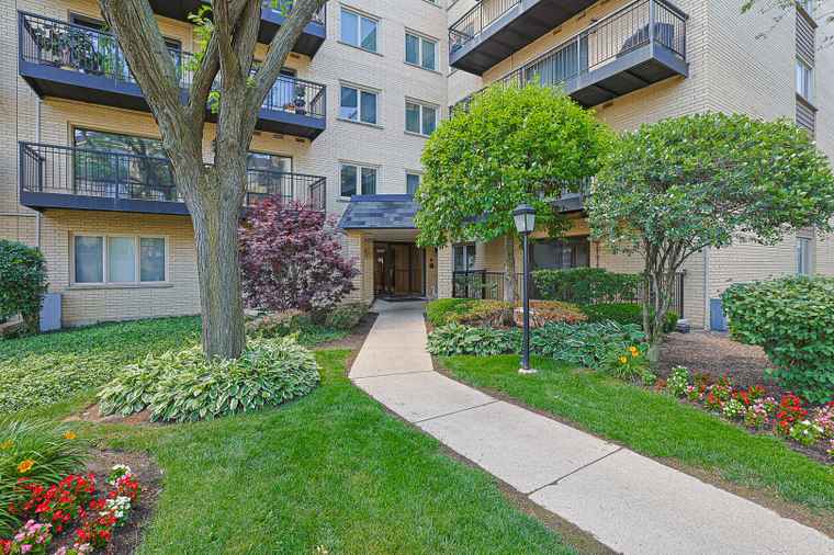 Photo of 8610 Waukegan Rd Unit 506W Morton Grove, IL 60053