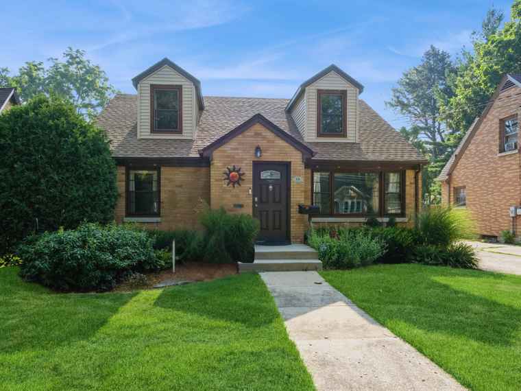 Photo of 15 N Edison Ave Elgin, IL 60123