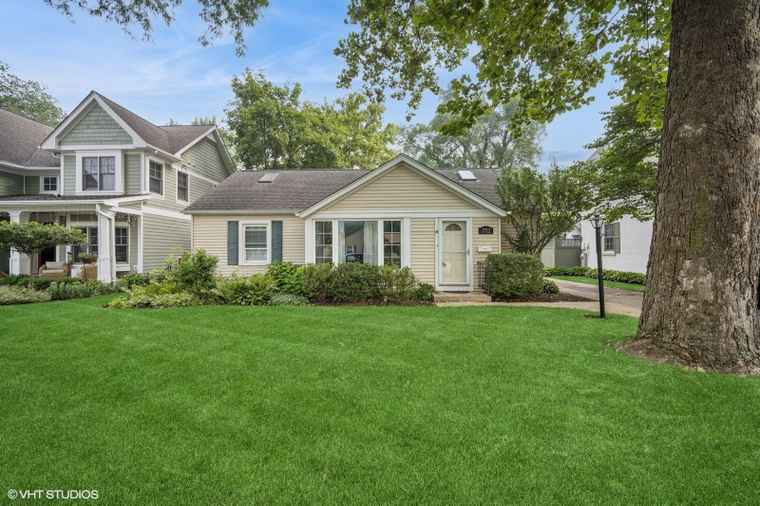Photo of 1712 Maple Ave Northbrook, IL 60062