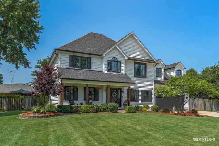 Photo of 2560 Surrey Ct Aurora, IL 60506