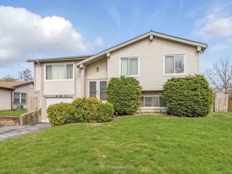 Photo of 224 Lexington Dr Bolingbrook, IL 60440