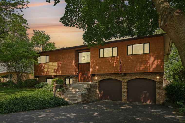 Photo of 129 Kainer Ave Barrington, IL 60010